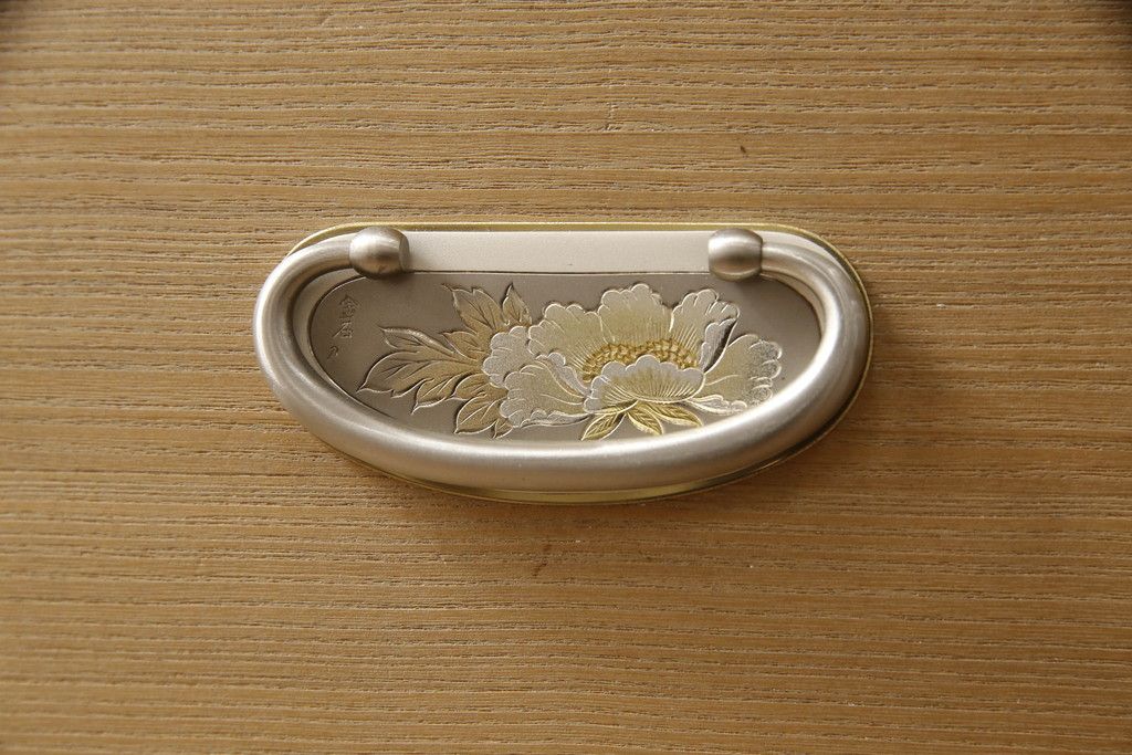 桐箪笥の見た目を変えずに綺麗にリペア!本来の美しさを活かし、蜜蝋ワックスで仕上げ。(総桐たんす、桐タンス、着物箪笥、和タンス)