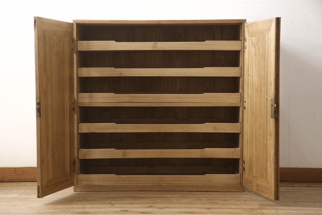 昭和中期の桐箪笥の見た目を変えずに綺麗にリペア!蜜蝋ワックスで木地色仕上げ。(衣装箪笥、着物箪笥、和タンス、総桐箪笥)