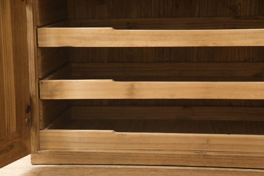 昭和中期の桐箪笥の見た目を変えずに綺麗にリペア!蜜蝋ワックスで木地色仕上げ。(衣装箪笥、着物箪笥、和タンス、総桐箪笥)