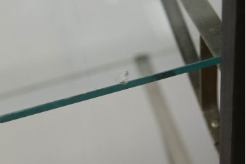天枠付きのガラスケースをリペア&カスタム!引き戸の引手を交換。金具はアンティーク感を残し、本体は黒にペイント仕上げ。(陳列棚、ショーケース)