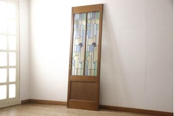 ステンドグラス2枚セットをリペア&カスタム!破損部分は雰囲気の近いガラスに差し替えリペア。新規製作した引き戸へ取り付け、戸枠に合わせた着色仕上げ。(引き戸、建具)