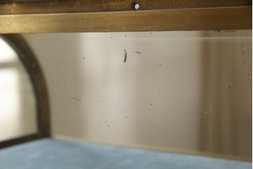 Rガラス卓上ショーケースをリペア&カスタム!高品質リペアを施し、引き出し付きでろくろ脚の台座を製作し取り付け。木部はオーク系に着色仕上げ。(ガラスケース、コレクションケース、飾り棚、店舗什器)