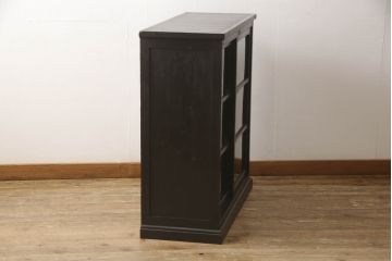 収納棚をリペア&カスタム!新たに台輪を取り付け、濃い茶色で着色仕上げ。(戸棚、食器棚、カップボード、キャビネット)