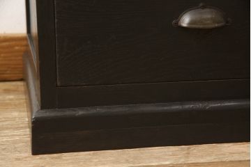 収納棚をリペア&カスタム!高品質リペアを施し、元の木目を活かしつつ濃い茶色で着色仕上げ。(戸棚、食器棚、カップボード、キャビネット、引き出し)
