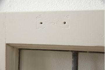 ステンドグラスをリペア&カスタム!高品質リペアを施し、アンティークホワイトでペイント仕上げ。(ガラス戸、窓、建具)