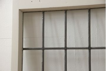 ステンドグラスをリペア&カスタム!高品質リペアを施し、アンティークホワイトでペイント仕上げ。(ガラス戸、窓、建具)