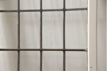 ステンドグラスをリペア&カスタム!高品質リペアを施し、アンティークホワイトでペイント仕上げ。(ガラス戸、窓、建具)