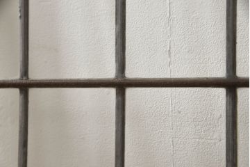 ステンドグラスをリペア&カスタム!高品質リペアを施し、アンティークホワイトでペイント仕上げ。(ガラス戸、窓、建具)