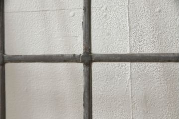 ステンドグラスをリペア&カスタム!高品質リペアを施し、アンティークホワイトでペイント仕上げ。(ガラス戸、窓、建具)