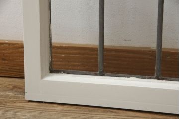 ステンドグラスをリペア&カスタム!高品質リペアを施し、アンティークホワイトでペイント仕上げ。(ガラス戸、窓、建具)