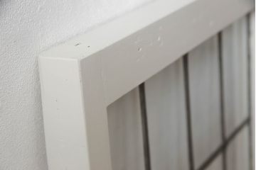 ステンドグラスをリペア&カスタム!高品質リペアを施し、アンティークホワイトでペイント仕上げ。(ガラス戸、窓、建具)