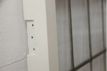 ステンドグラスをリペア&カスタム!高品質リペアを施し、アンティークホワイトでペイント仕上げ。(ガラス戸、窓、建具)