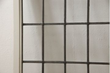 ステンドグラスをリペア&カスタム!高品質リペアを施し、アンティークホワイトでペイント仕上げ。(ガラス戸、窓、建具)