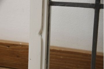 ステンドグラスをリペア&カスタム!高品質リペアを施し、アンティークホワイトでペイント仕上げ。(ガラス戸、窓、建具)