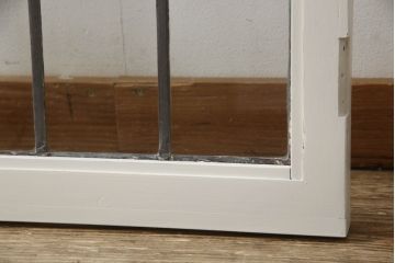 ステンドグラスをリペア&カスタム!高品質リペアを施し、アンティークホワイトでペイント仕上げ。(ガラス戸、窓、建具)