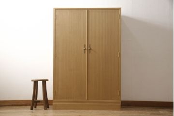 加茂総桐箪笥の見た目を変えずに綺麗にリペア!本来の美しさを活かした木地色仕上げ。(洋服タンス、桐たんす、ワードローブ、衣装箪笥)