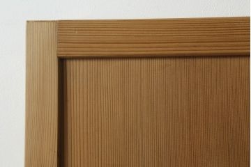 昭和初期の板戸をリペア&カスタム!リサイズし、吊り金具を加工。クリアワックスのみで木地色仕上げ。(引き戸、建具)