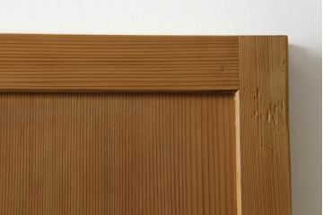 昭和初期の板戸をリペア&カスタム!リサイズし、吊り金具を加工。クリアワックスのみで木地色仕上げ。(引き戸、建具)