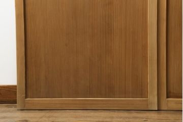 昭和初期の板戸をリペア&カスタム!リサイズし、吊り金具を加工。クリアワックスのみで木地色仕上げ。(引き戸、建具)