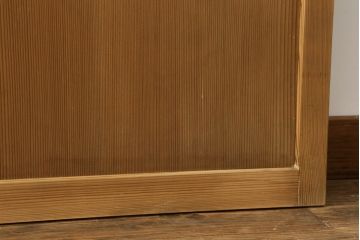 昭和初期の板戸をリペア&カスタム!リサイズし、吊り金具を加工。クリアワックスのみで木地色仕上げ。(引き戸、建具)