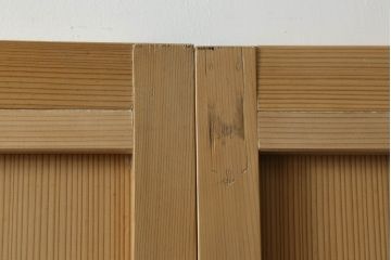 昭和初期の板戸をリペア&カスタム!リサイズし、吊り金具を加工。クリアワックスのみで木地色仕上げ。(引き戸、建具)