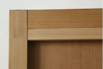 昭和初期の板戸をリペア&カスタム!リサイズし、吊り金具を加工。クリアワックスのみで木地色仕上げ。(引き戸、建具)