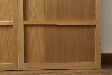 昭和初期の板戸をリペア&カスタム!リサイズし、吊り金具を加工。クリアワックスのみで木地色仕上げ。(引き戸、建具)