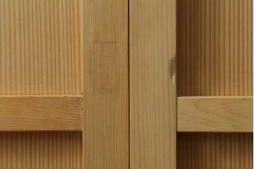 昭和初期の板戸をリペア&カスタム!リサイズし、吊り金具を加工。クリアワックスのみで木地色仕上げ。(引き戸、建具)