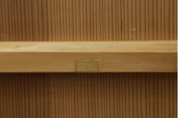 昭和初期の板戸をリペア&カスタム!リサイズし、吊り金具を加工。クリアワックスのみで木地色仕上げ。(引き戸、建具)