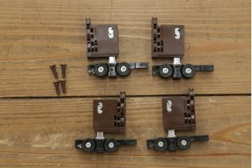 昭和初期の板戸をリペア&カスタム!リサイズし、吊り金具を加工。クリアワックスのみで木地色仕上げ。(引き戸、建具)