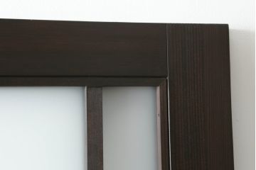 ガラス戸をリペア&カスタム!リサイズし、引手を取り付け。色ガラスとすりガラスをはめ込み、木部はチェスナット系に着色仕上げ。(引き戸、建具)