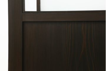 ガラス戸をリペア&カスタム!リサイズし、引手を取り付け。色ガラスとすりガラスをはめ込み、木部はチェスナット系に着色仕上げ。(引き戸、建具)
