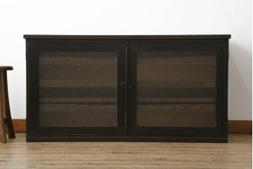 テレビ台をリペア&カスタム!天板を補強し、扉はガラス扉に変更。既存の衣装盆は残しつつ、交換用の棚板を新規製作。全体を1トーン落ち着いた色味に着色仕上げ。(ローボード、テレビボード、和タンス、時代箪笥、引き出し)