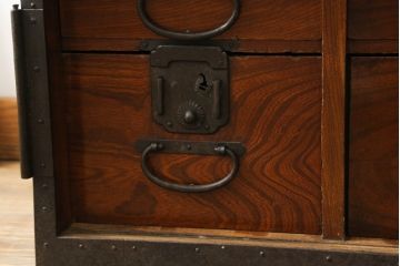 江戸〜明治期の佐渡船箪笥の見た目を変えずに綺麗にリペア!引き出しや可動部を調整し、クリアワックス仕上げ。(舟箪笥、時代箪笥、帳箱、小物収納、帳場箪笥)
