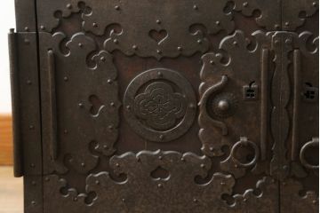 江戸〜明治期の佐渡船箪笥の見た目を変えずに綺麗にリペア!引き出しや可動部を調整し、クリアワックス仕上げ。(舟箪笥、時代箪笥、帳箱、小物収納、帳場箪笥)