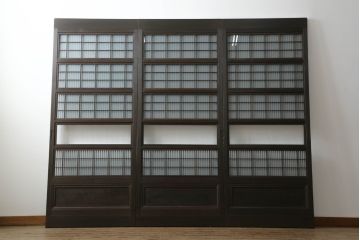 格子戸3枚をリペア&カスタム!高さと幅をリサイズし、ウォーターガラスに交換。引手金具、戸車を取り付け、現状の色味を活かした着色仕上げ。合わせて戸枠も製作。(ガラス帯戸、引き戸、建具)