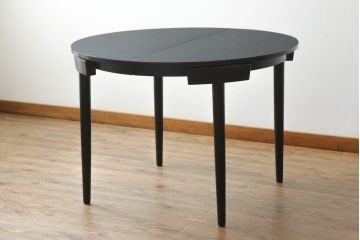 ハンス・オルセン(HANS OLSEN)デザインのダイニングテーブルとチェア4脚セットをリペア&カスタム!チェアの座面を張替え、木部をマットブラックでペイント仕上げ。(エクステンションテーブル、拡張式テーブル、4人掛け、ダイニングチェア、椅子、イス、いす、スタッキング、ヴィンテージ、北欧)