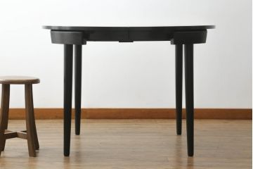 ハンス・オルセン(HANS OLSEN)デザインのダイニングテーブルとチェア4脚セットをリペア&カスタム!チェアの座面を張替え、木部をマットブラックでペイント仕上げ。(エクステンションテーブル、拡張式テーブル、4人掛け、ダイニングチェア、椅子、イス、いす、スタッキング、ヴィンテージ、北欧)