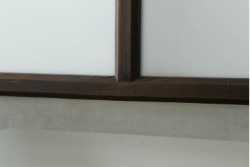 昭和初期のガラス窓の見た目を変えずに綺麗にリペア!元の色味を活かした着色仕上げ。(引き戸、ガラス戸、建具)