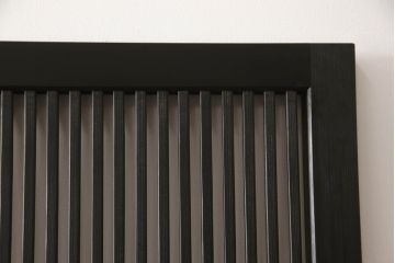 格子戸をリペア&カスタム!設置場所に合わせてリサイズし、麻の葉ガラスに交換。濃い茶色で着色仕上げ。(引き戸、ガラス帯戸、建具)