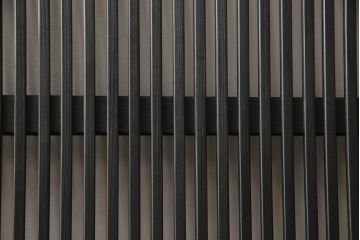 格子戸をリペア&カスタム!設置場所に合わせてリサイズし、麻の葉ガラスに交換。濃い茶色で着色仕上げ。(引き戸、ガラス帯戸、建具)