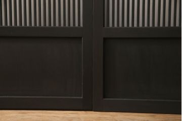 格子戸をリペア&カスタム!設置場所に合わせてリサイズし、麻の葉ガラスに交換。濃い茶色で着色仕上げ。(引き戸、ガラス帯戸、建具)