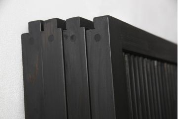 格子戸をリペア&カスタム!設置場所に合わせてリサイズし、麻の葉ガラスに交換。濃い茶色で着色仕上げ。(引き戸、ガラス帯戸、建具)