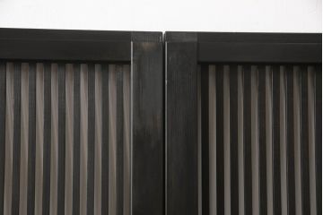 格子戸をリペア&カスタム!設置場所に合わせてリサイズし、麻の葉ガラスに交換。濃い茶色で着色仕上げ。(引き戸、ガラス帯戸、建具)