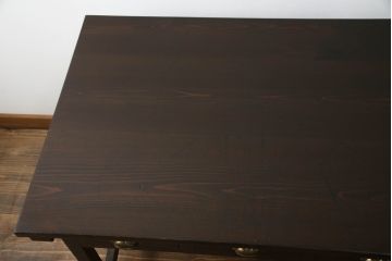 片袖机をリペア&カスタム!設置場所に合わせて天板の幅をリサイズ。引き出しの取っ手を交換。1トーン落ち着いた色味に着色仕上げ。(ワークデスク、在宅ワーク用、在宅用、オフィスデスク)