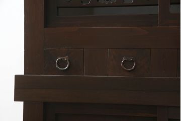水屋箪笥をリペア&カスタム!下段に棚板を製作し追加。網部分をクリアガラスに変更。1トーン落ち着いた色味に着色仕上げ。(キャビネット、食器棚、収納棚、戸棚)