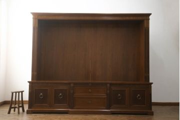 ドレクセルヘリテイジの大型キャビネットをリペア&カスタム!テレビを設置できるよう上段の棚を取り除き、装飾を移設。引き出しはフラップダウン式に加工。(テレビ台、AVボード、収納棚、戸棚)