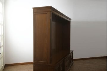 ドレクセルヘリテイジの大型キャビネットをリペア&カスタム!テレビを設置できるよう上段の棚を取り除き、装飾を移設。引き出しはフラップダウン式に加工。(テレビ台、AVボード、収納棚、戸棚)