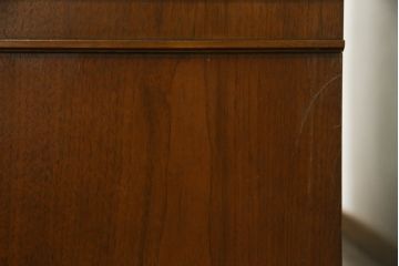 ドレクセルヘリテイジの大型キャビネットをリペア&カスタム!テレビを設置できるよう上段の棚を取り除き、装飾を移設。引き出しはフラップダウン式に加工。(テレビ台、AVボード、収納棚、戸棚)