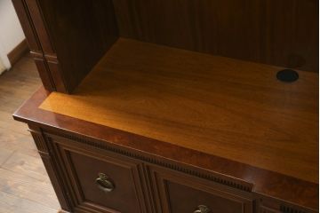 ドレクセルヘリテイジの大型キャビネットをリペア&カスタム!テレビを設置できるよう上段の棚を取り除き、装飾を移設。引き出しはフラップダウン式に加工。(テレビ台、AVボード、収納棚、戸棚)